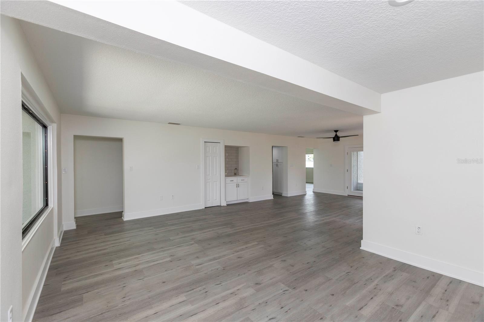 5303 SEA FOREST DR — photo 9