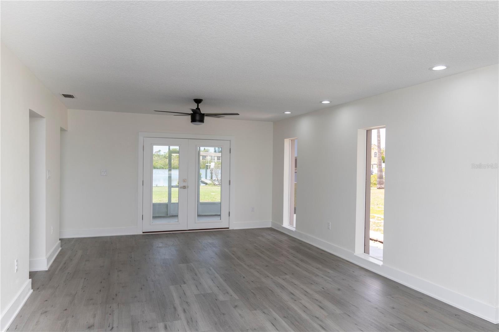 5303 SEA FOREST DR — photo 13