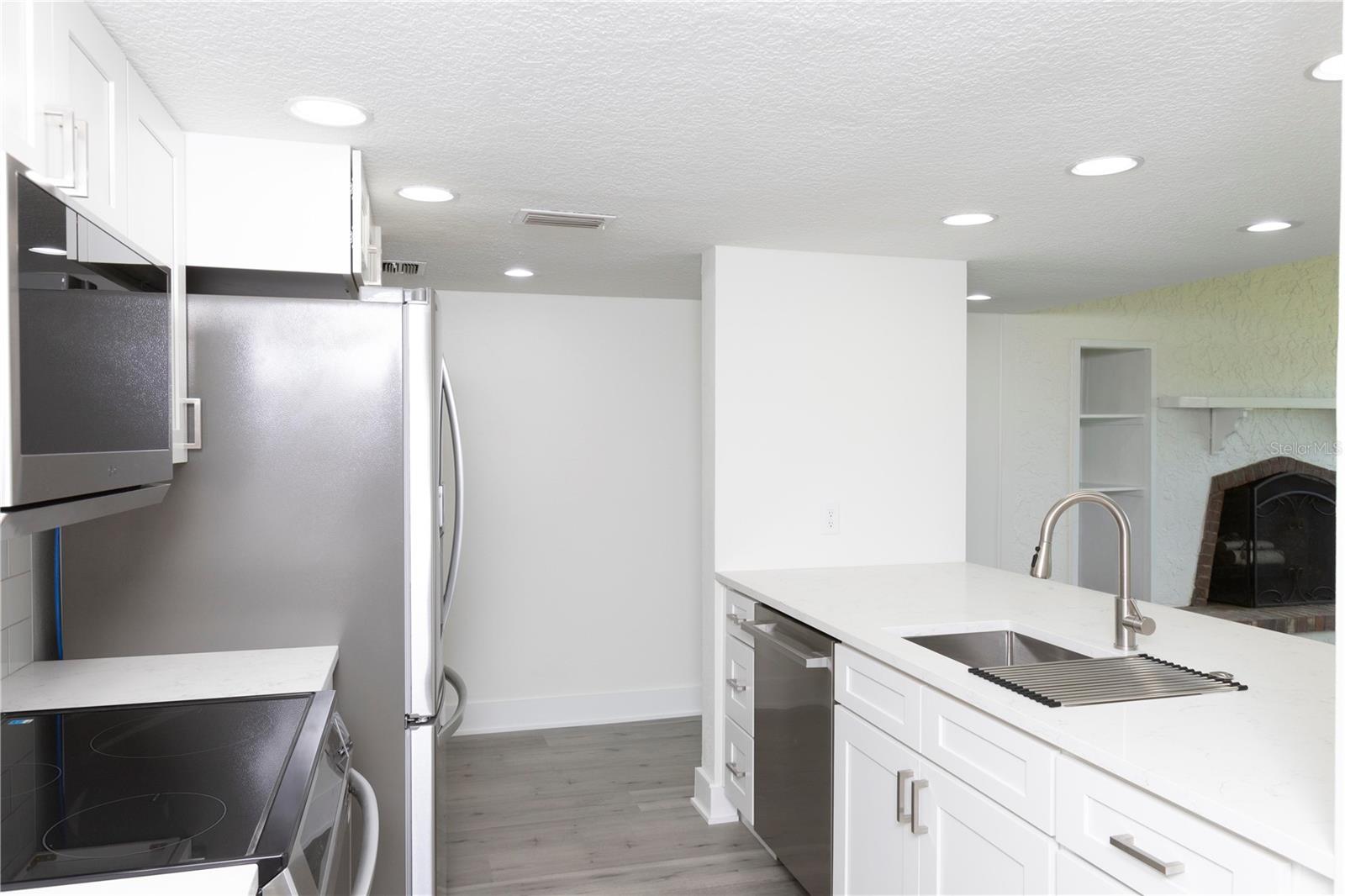 5303 SEA FOREST DR — photo 22