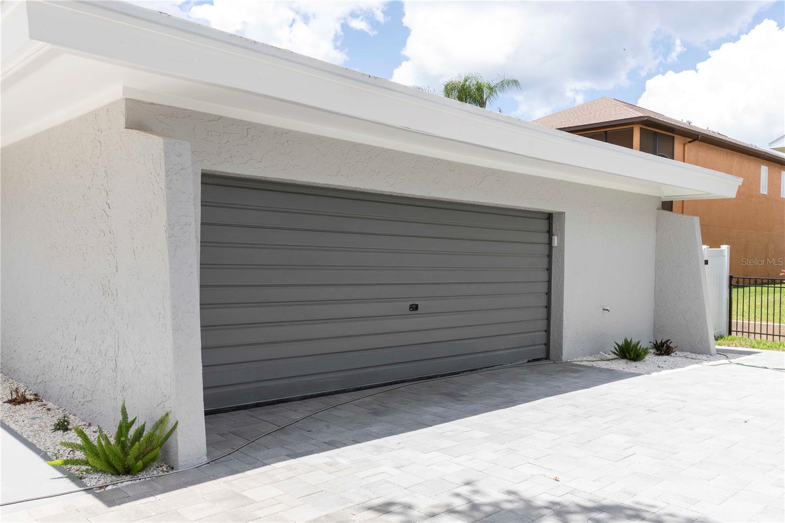 5303 SEA FOREST DR — photo 2