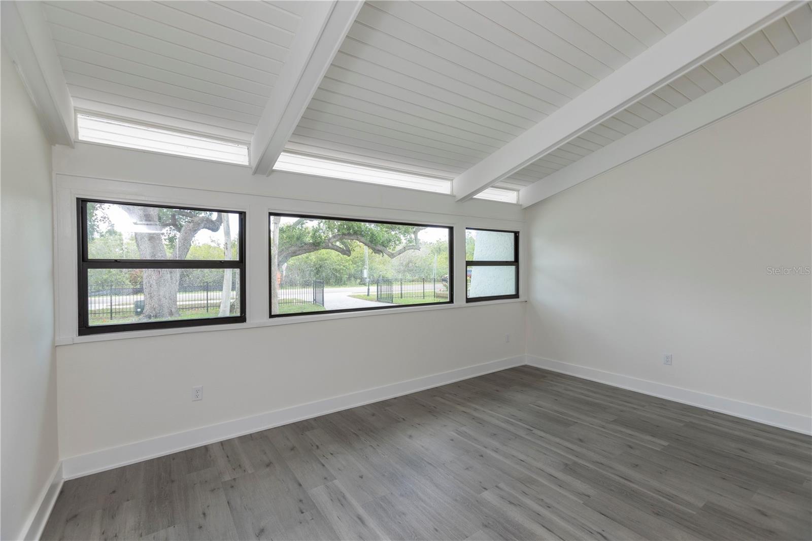 5303 SEA FOREST DR — photo 24