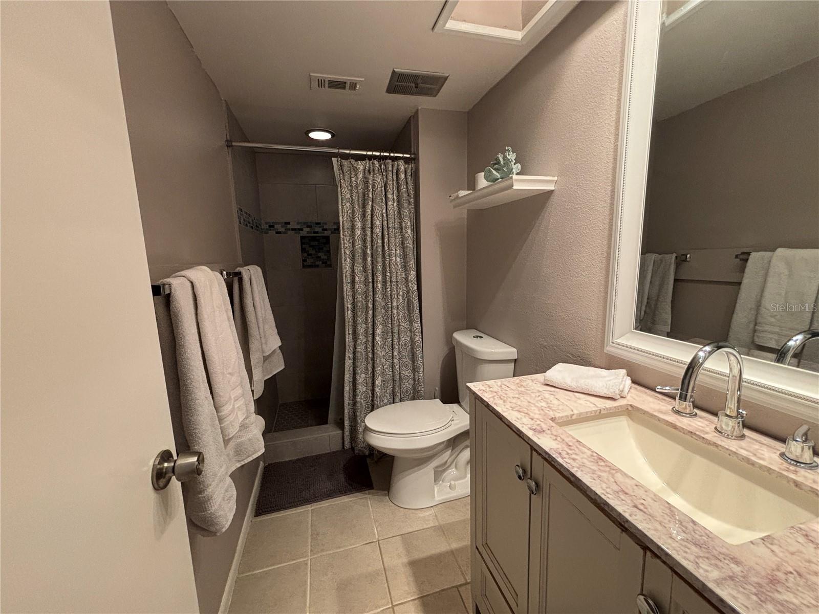 204 MEADOW LN #204 — photo 11