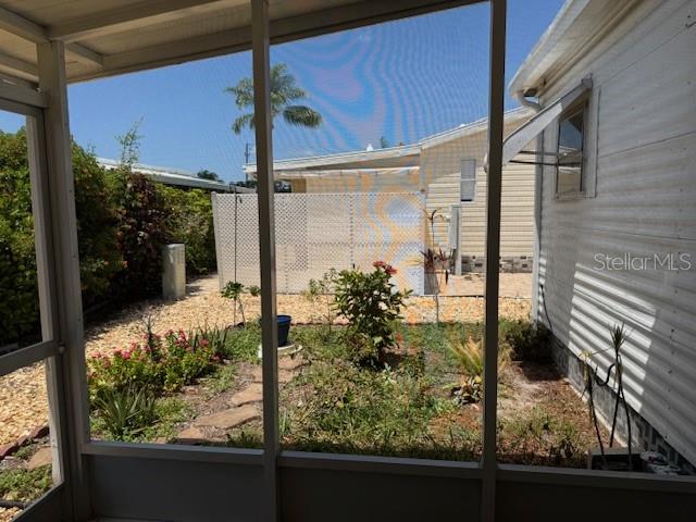 251 SOUTHWINDS DR — photo 23