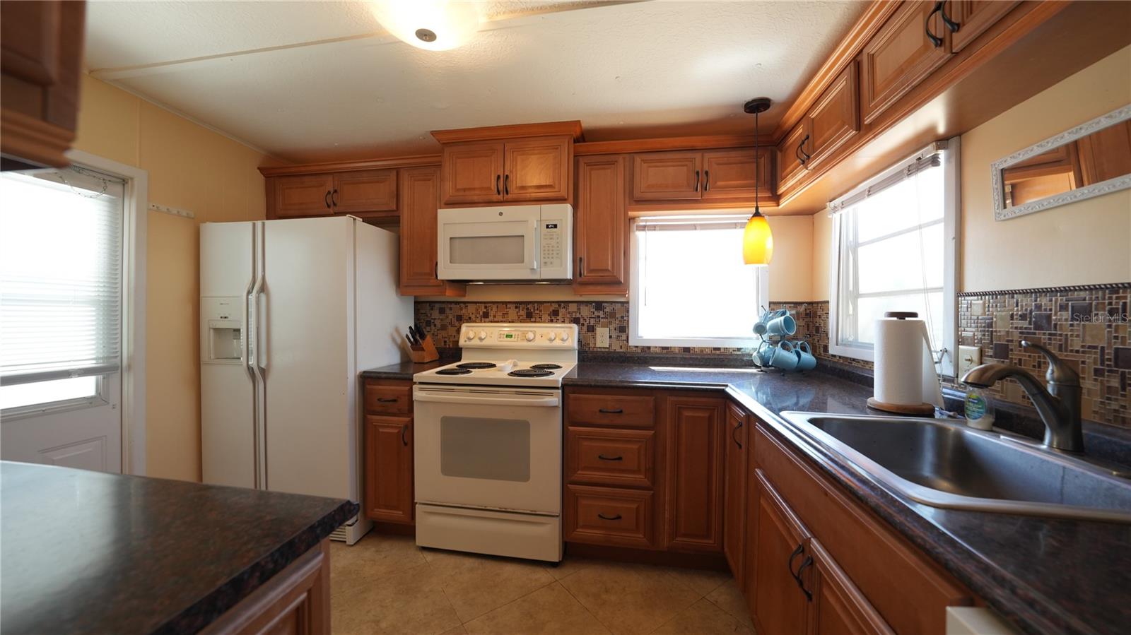 251 SOUTHWINDS DR — photo 18