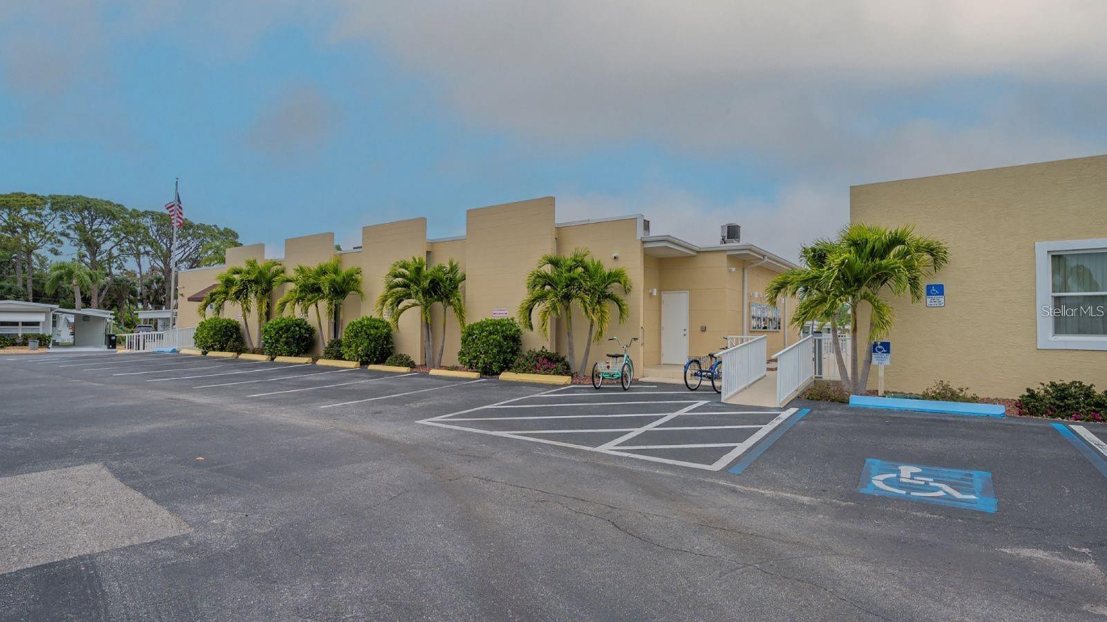 251 SOUTHWINDS DR — photo 34