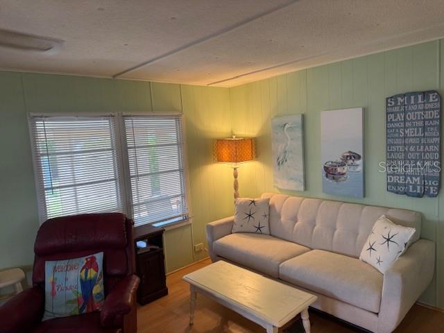 251 SOUTHWINDS DR — photo 13