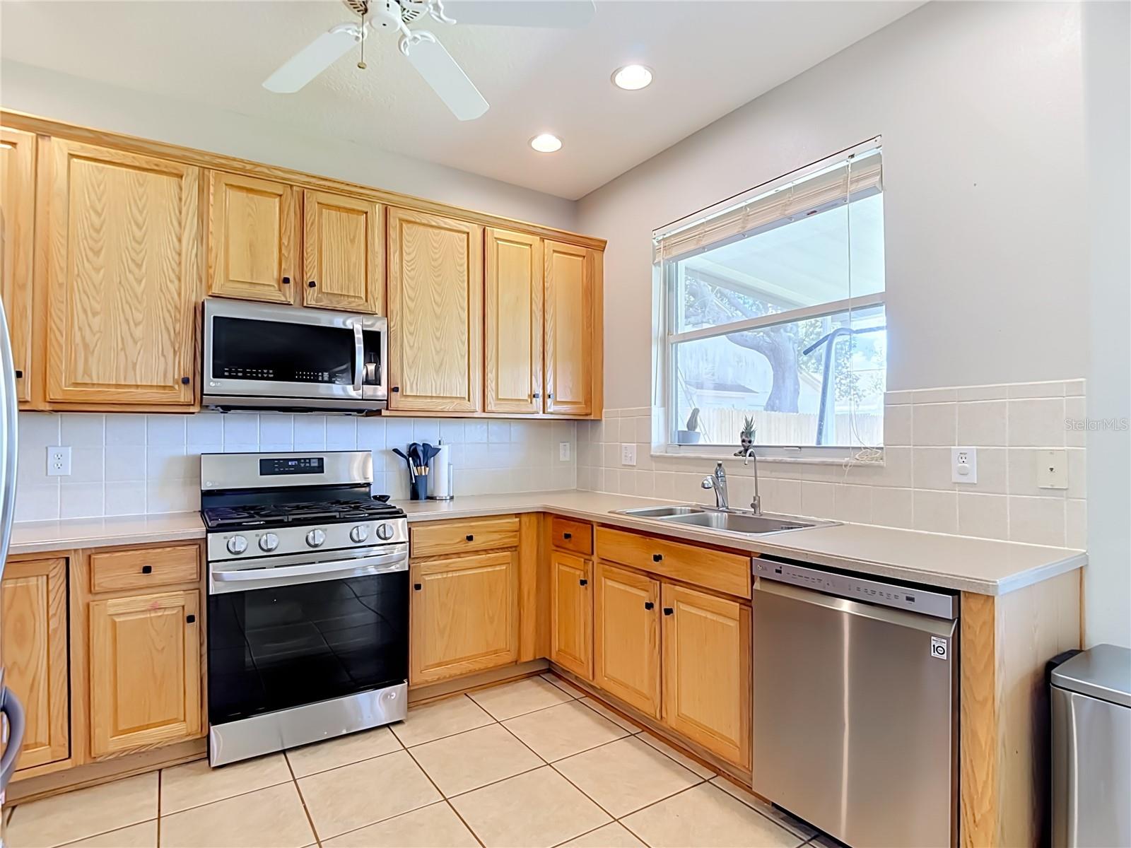 4129 TARKINGTON DR — photo 16