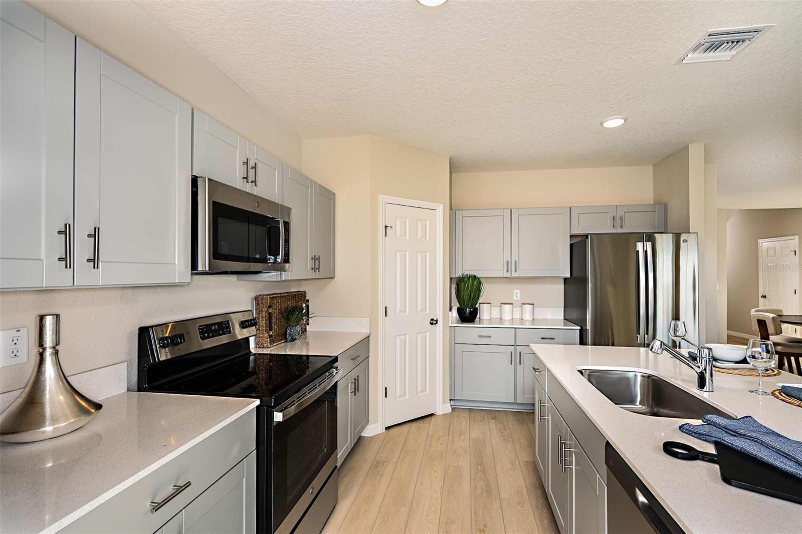 15201 MAUDE LANDING LOOP — photo 9