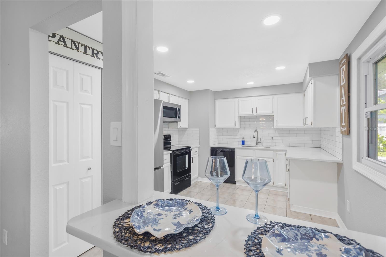 819 JACARANDA DR — photo 7