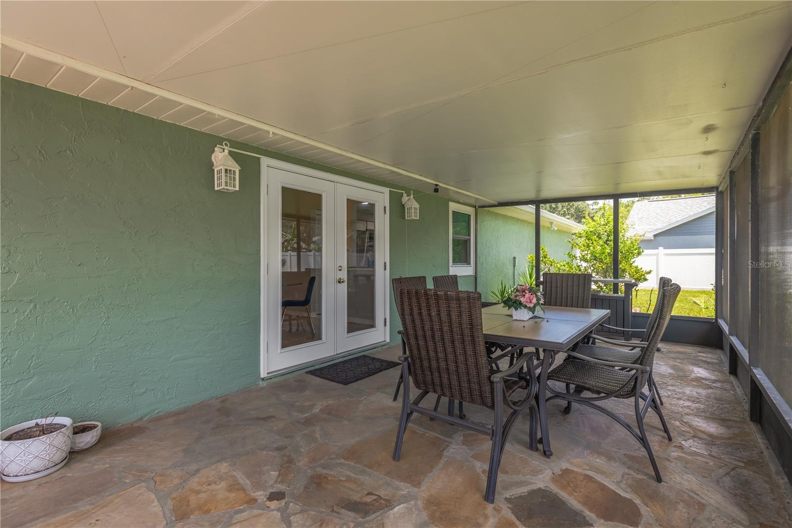 819 JACARANDA DR — photo 23