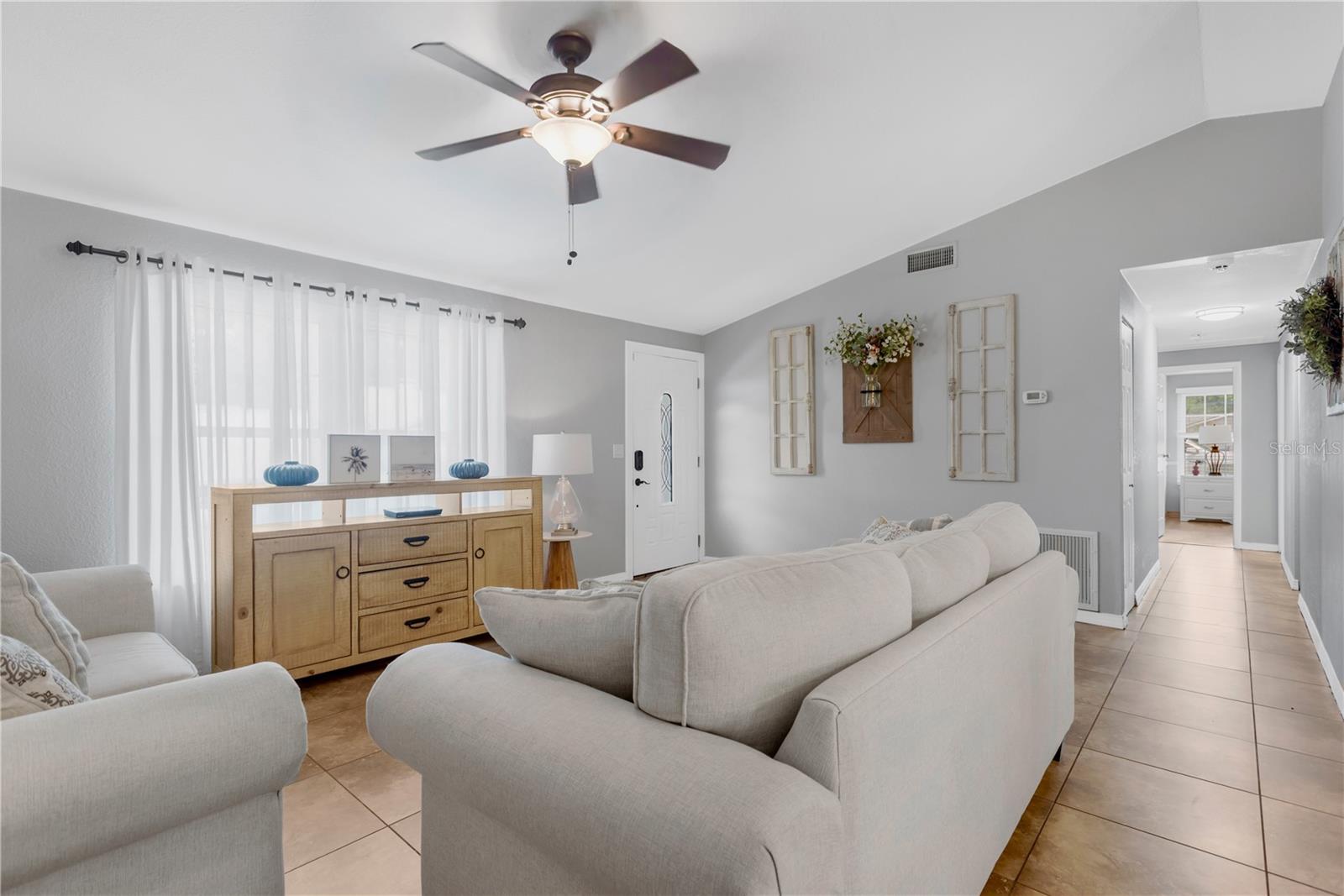 819 JACARANDA DR — photo 11