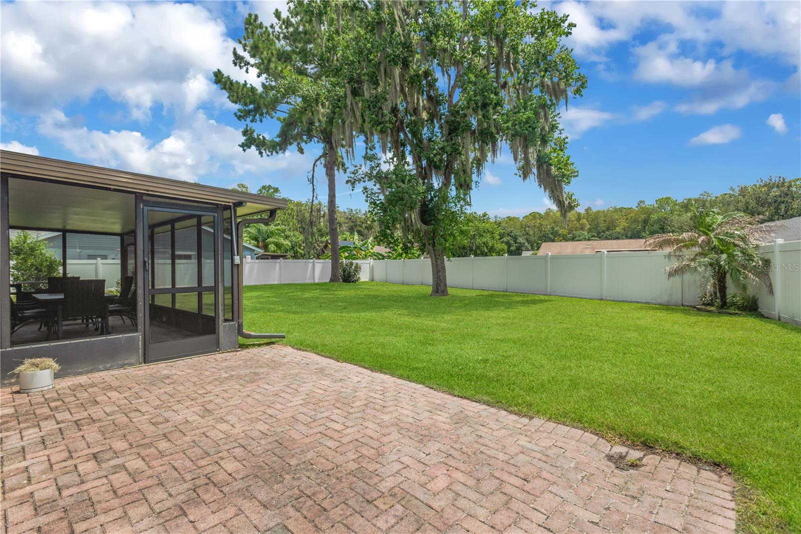 819 JACARANDA DR — photo 24