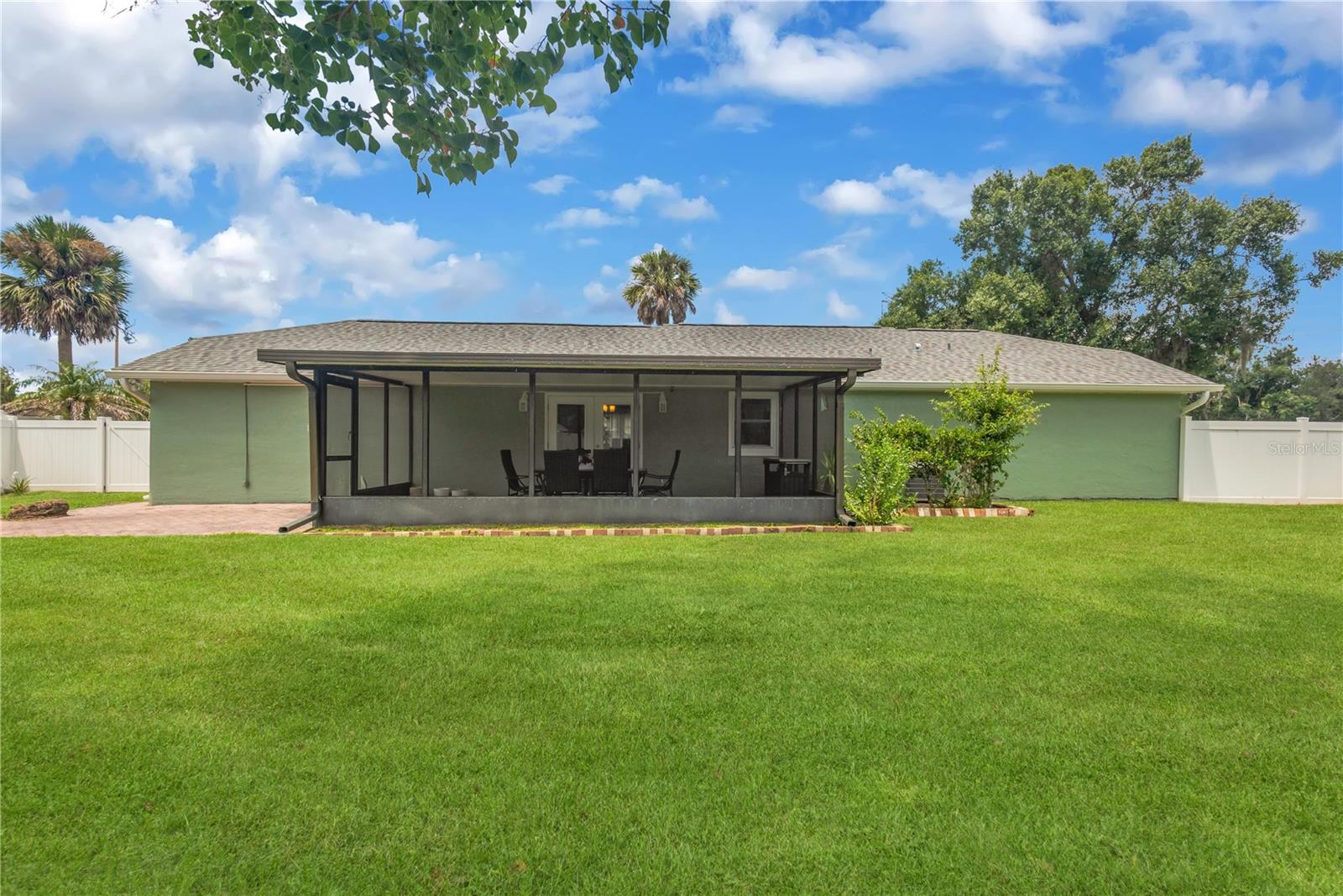 819 JACARANDA DR — photo 25