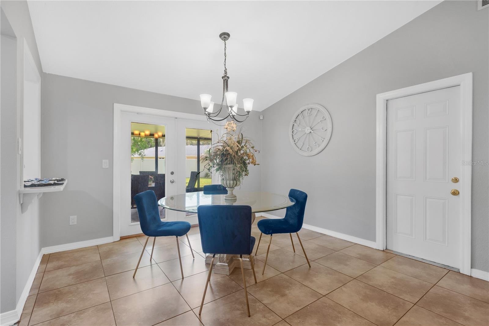 819 JACARANDA DR — photo 5