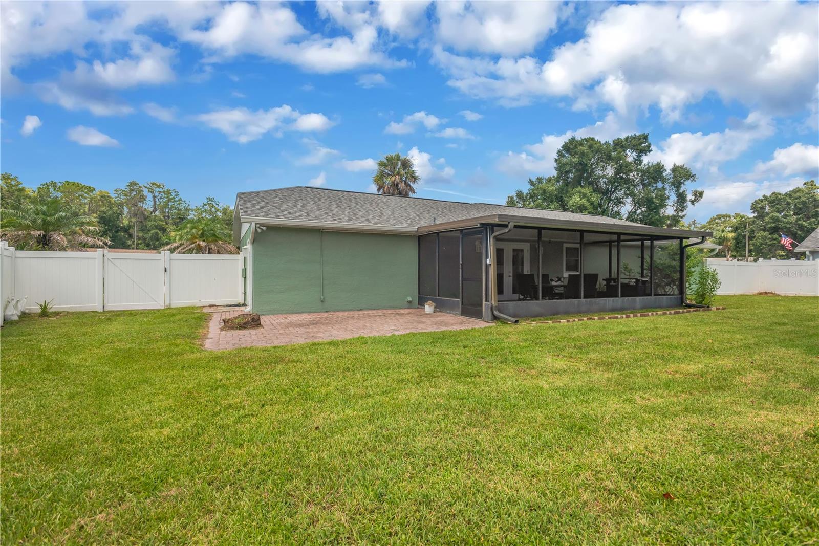 819 JACARANDA DR — photo 26