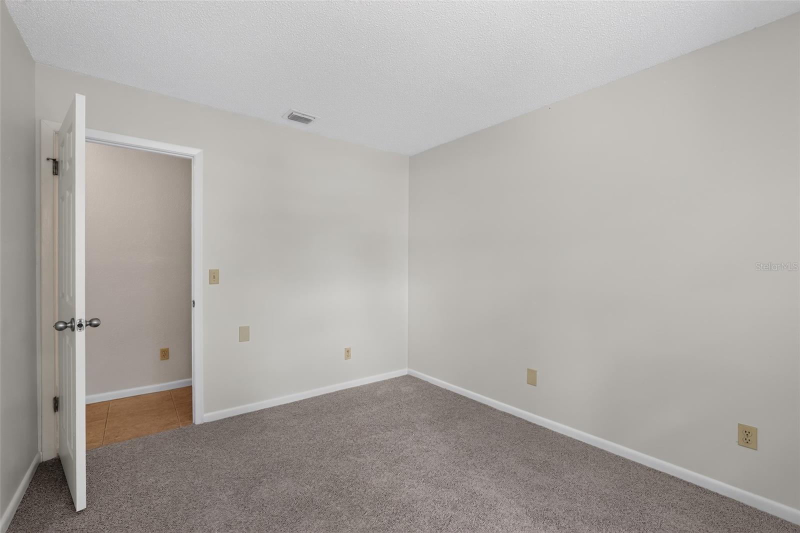 4015 DELLBROOK DR — photo 22