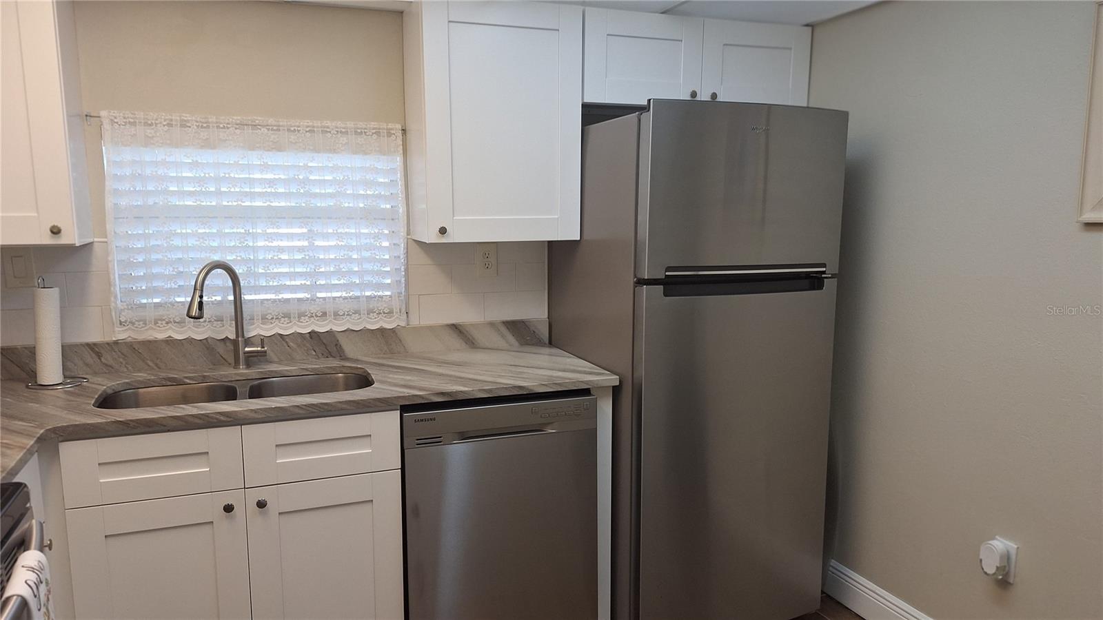 809 RUSSELL LN #323 — photo 3