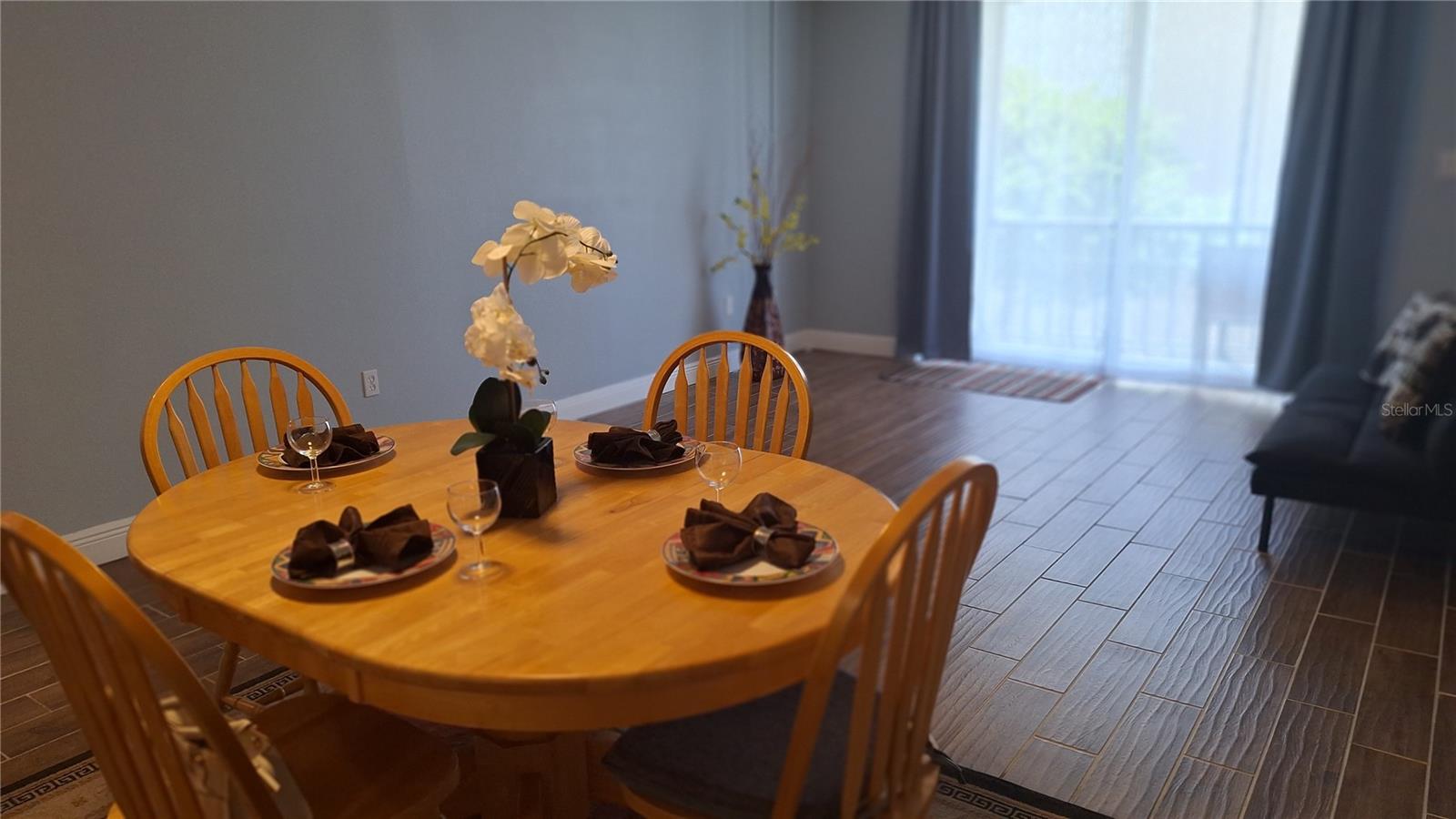 809 RUSSELL LN #323 — photo 4