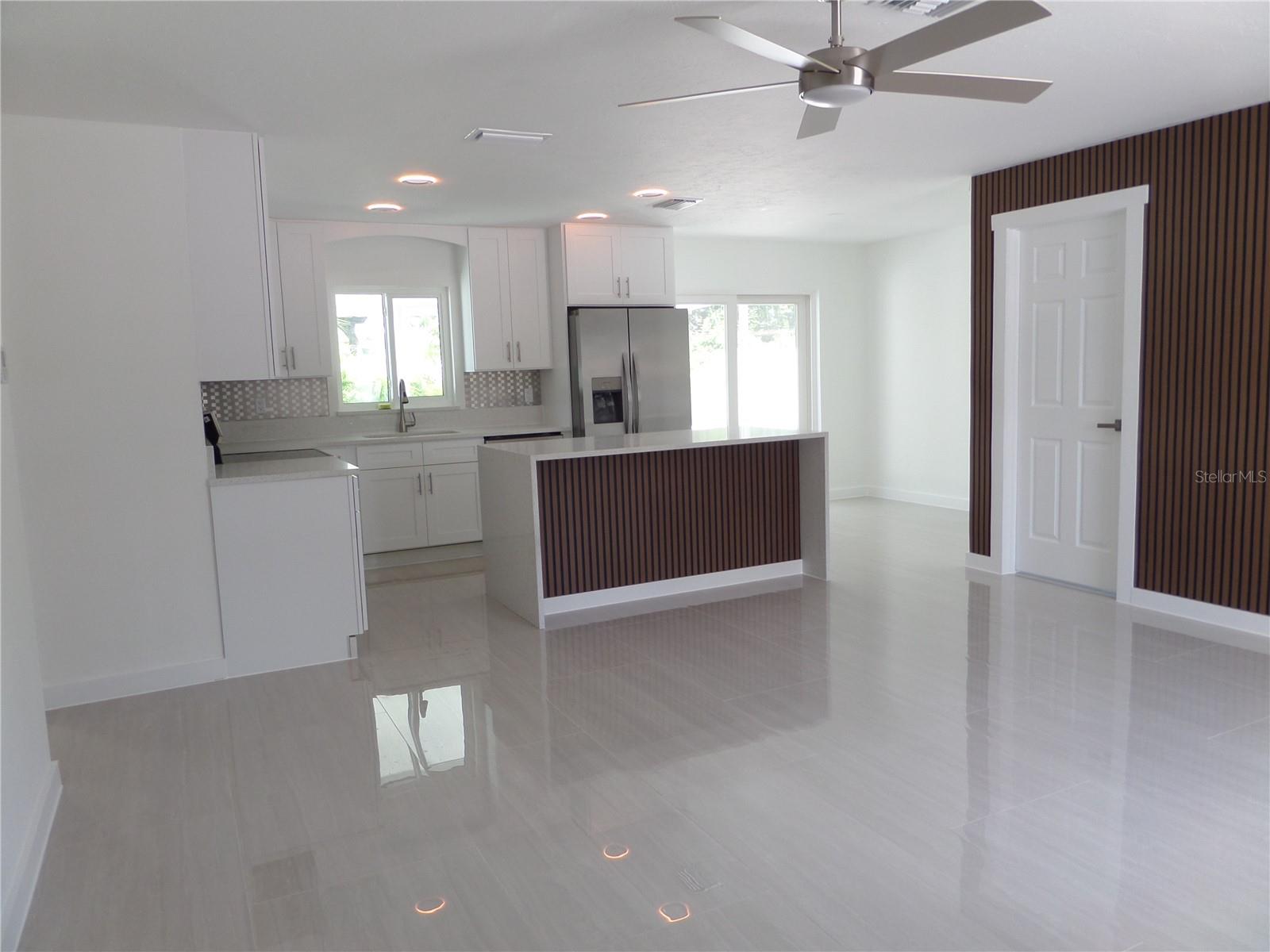 4925 SILK OAK DR — photo 3