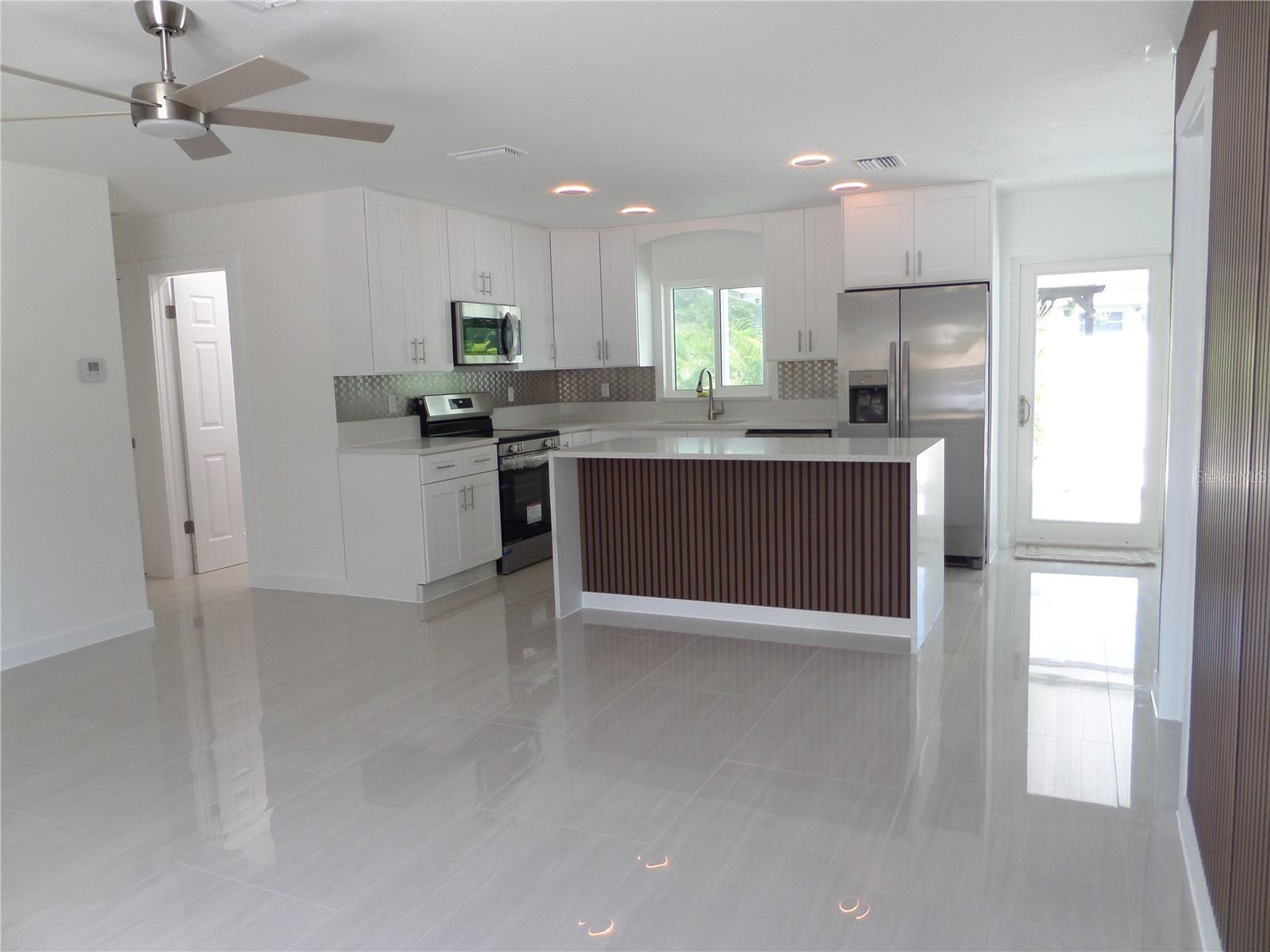 4925 SILK OAK DR — photo 7