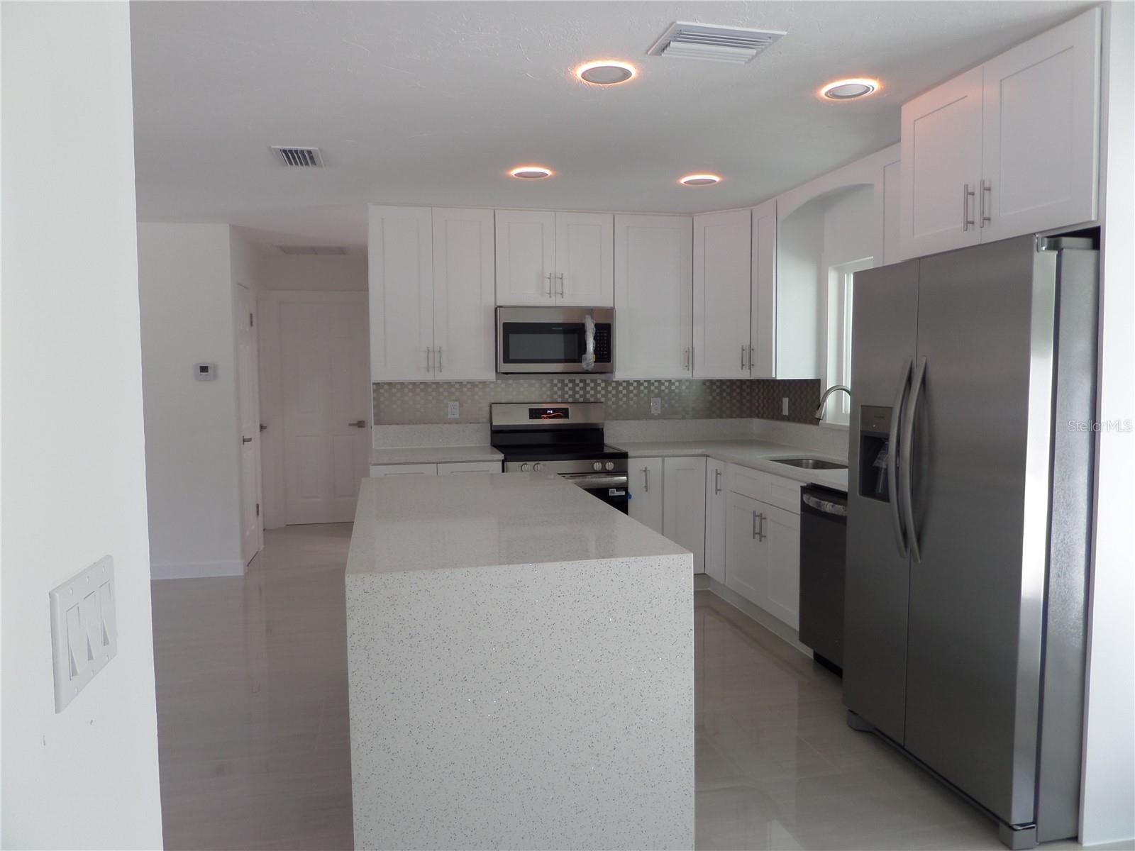 4925 SILK OAK DR — photo 6