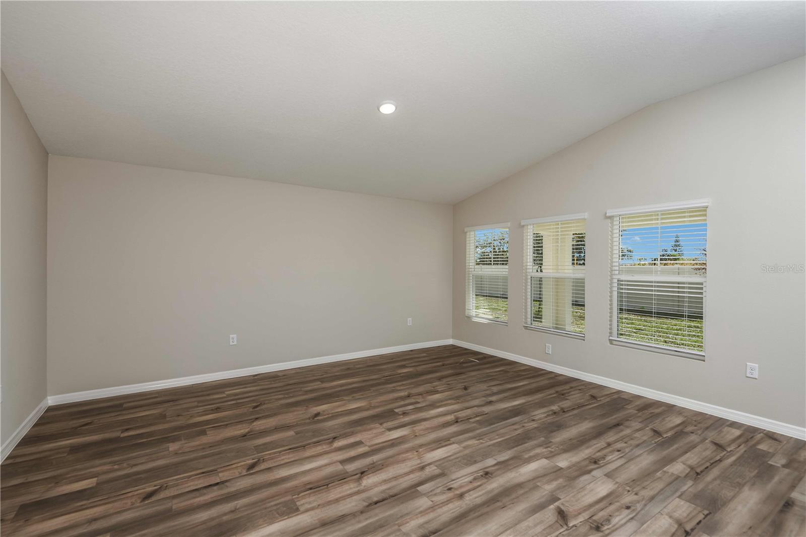 36644 THORNHEDGE DR — photo 12