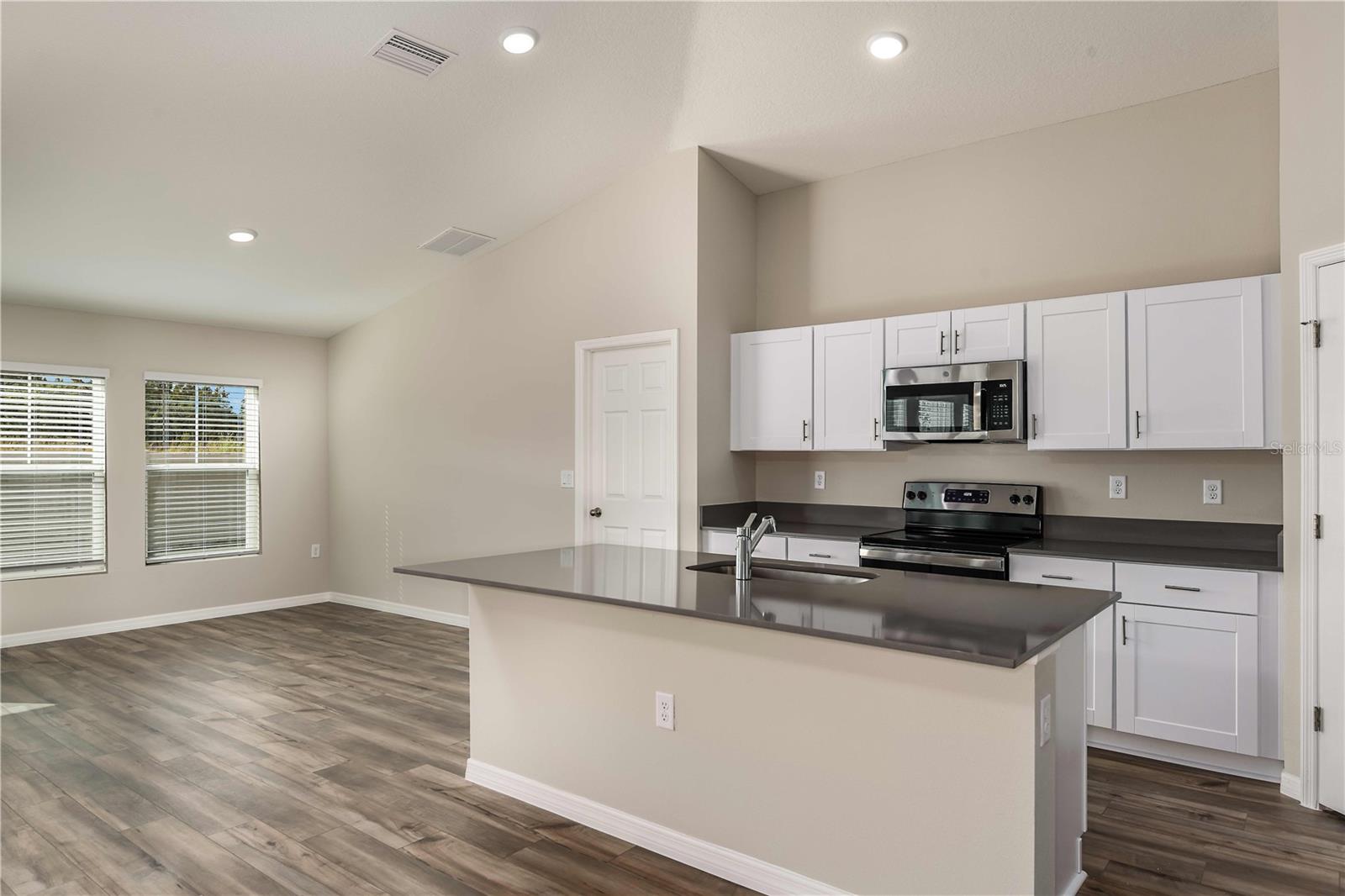 36644 THORNHEDGE DR — photo 10