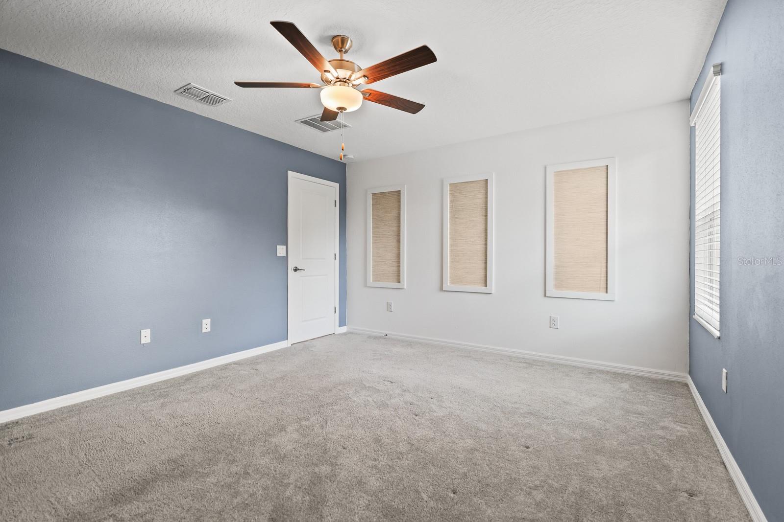5552 BLUE AZURE DR — photo 3