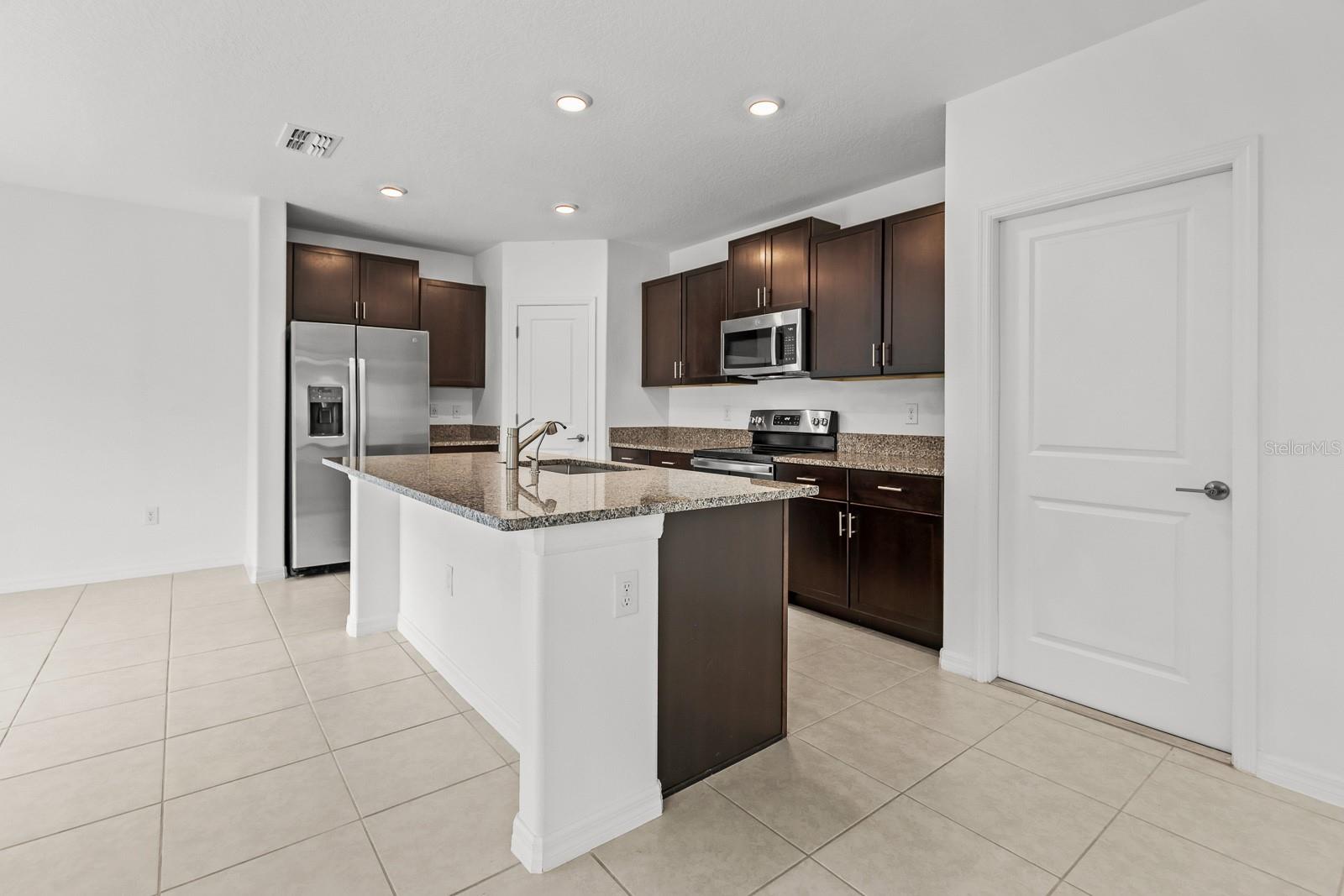 5552 BLUE AZURE DR — photo 2