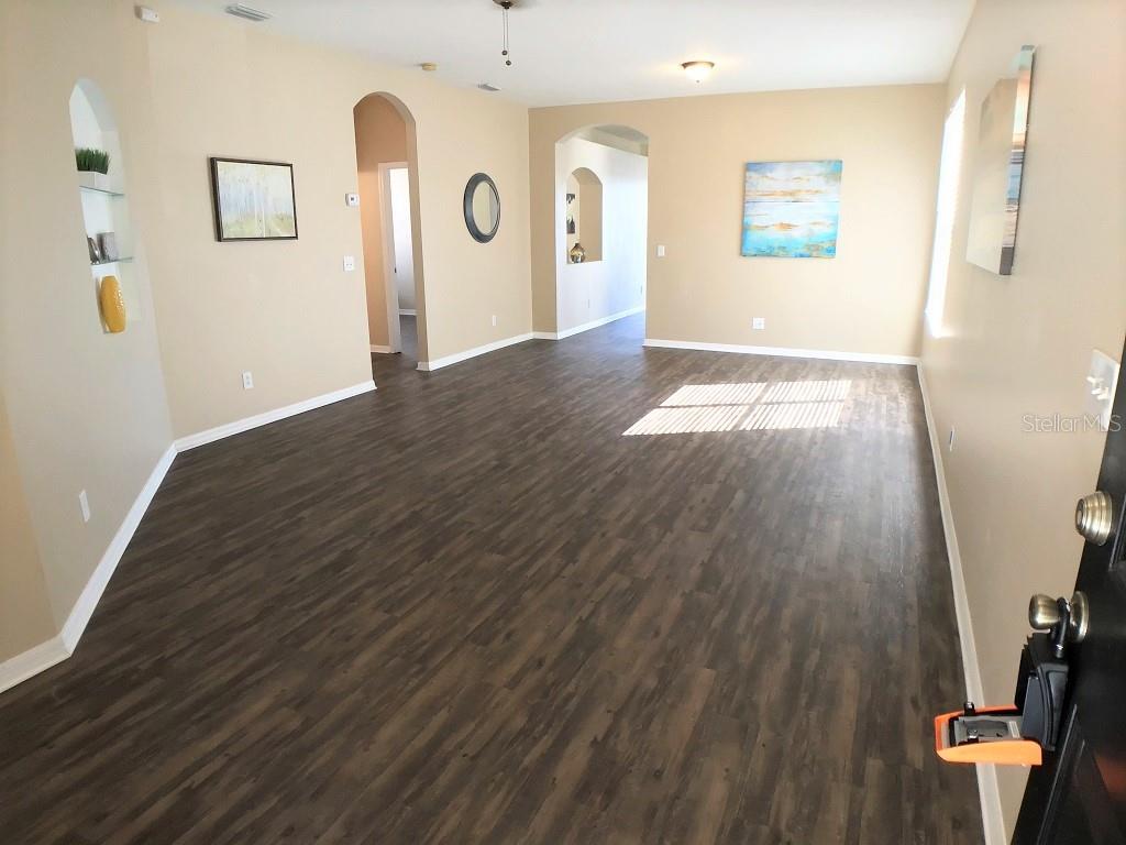 8539 DEER CHASE DR — photo 4