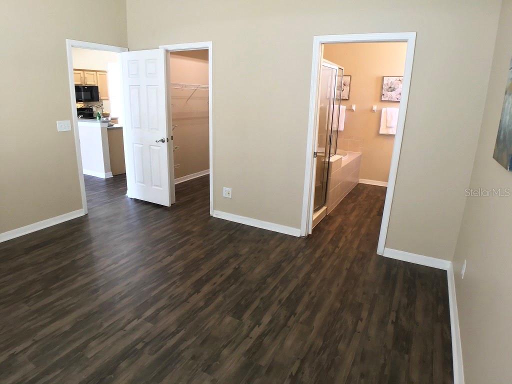 8539 DEER CHASE DR — photo 16