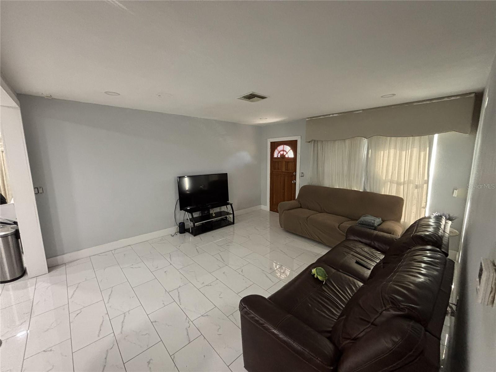 1347 BUCKINGHAM DR — photo 7