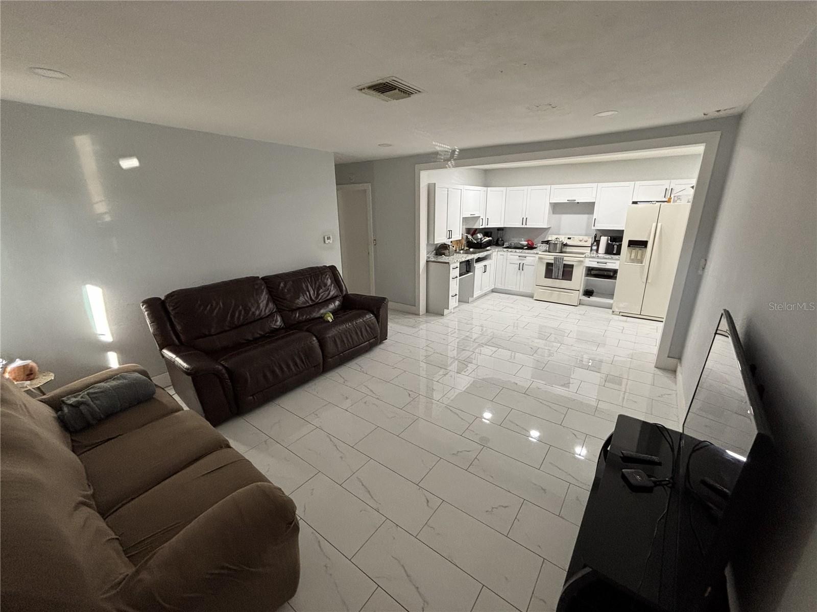 1347 BUCKINGHAM DR — photo 6