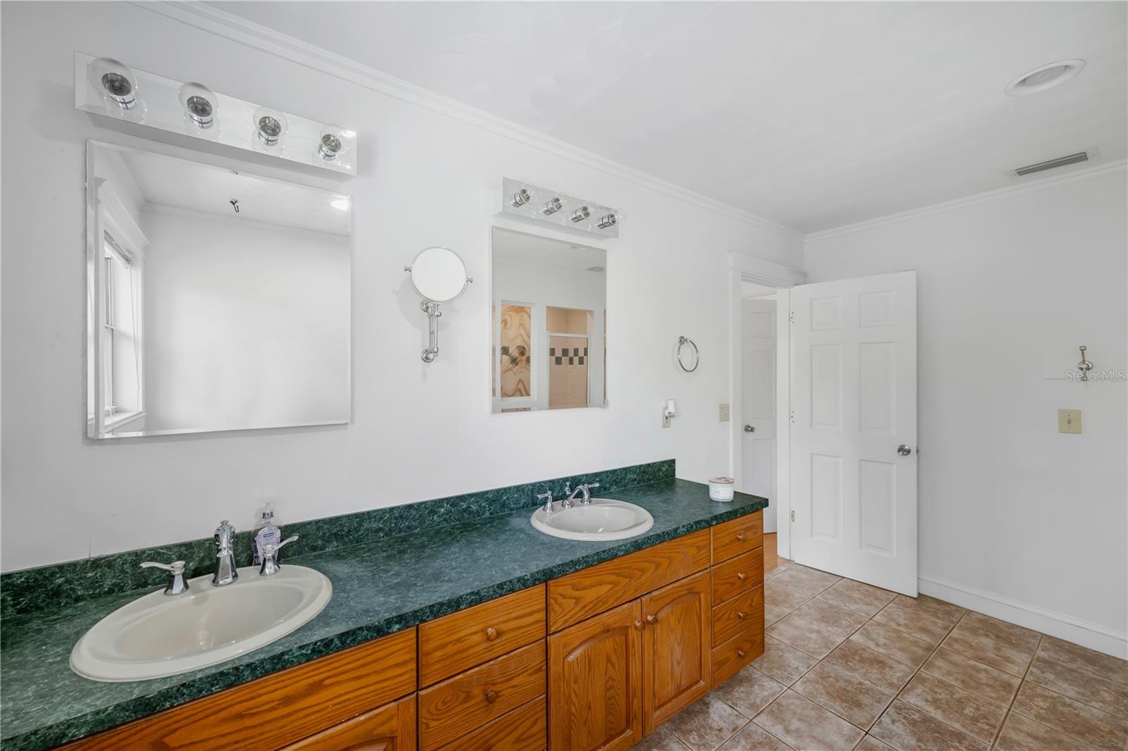 1708 WOODBINE DR — photo 33