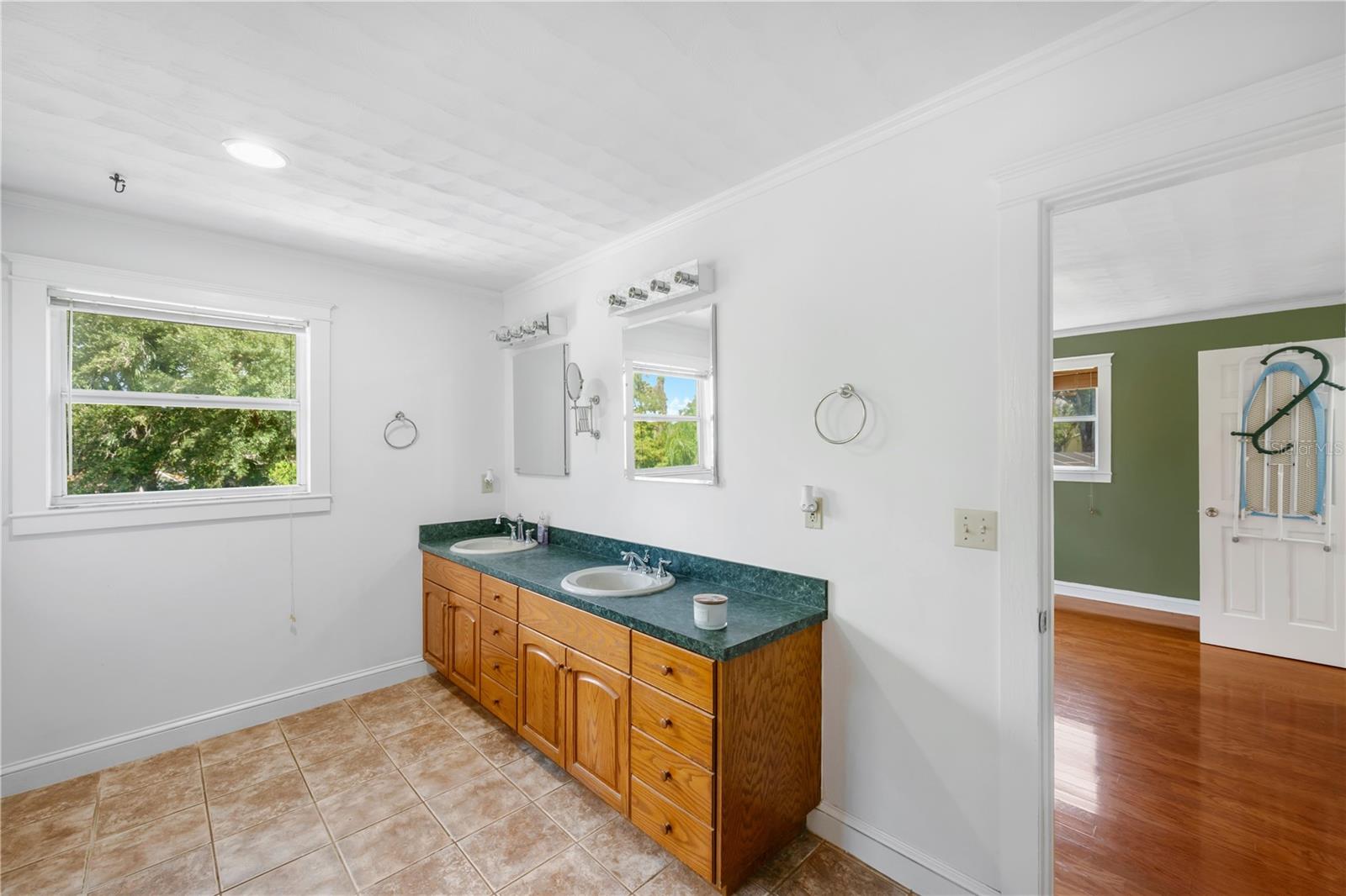 1708 WOODBINE DR — photo 32