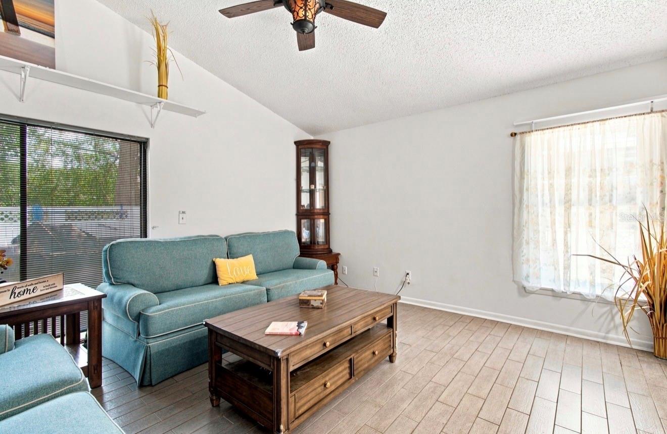 1932 GREGORY DR — photo 11