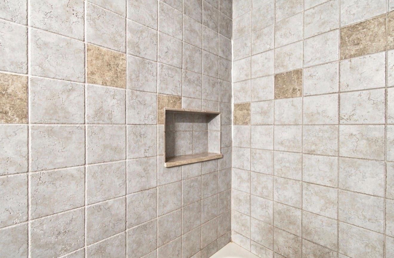 1932 GREGORY DR — photo 31
