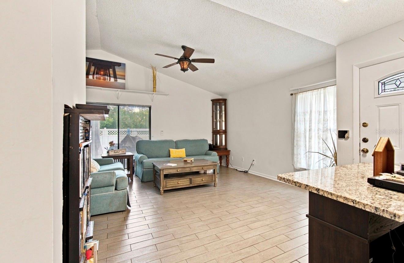 1932 GREGORY DR — photo 15