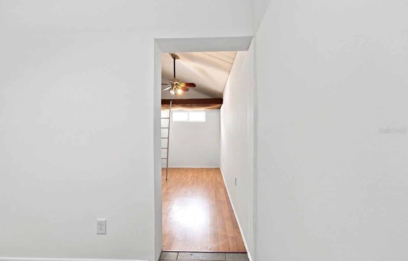 1932 GREGORY DR — photo 38