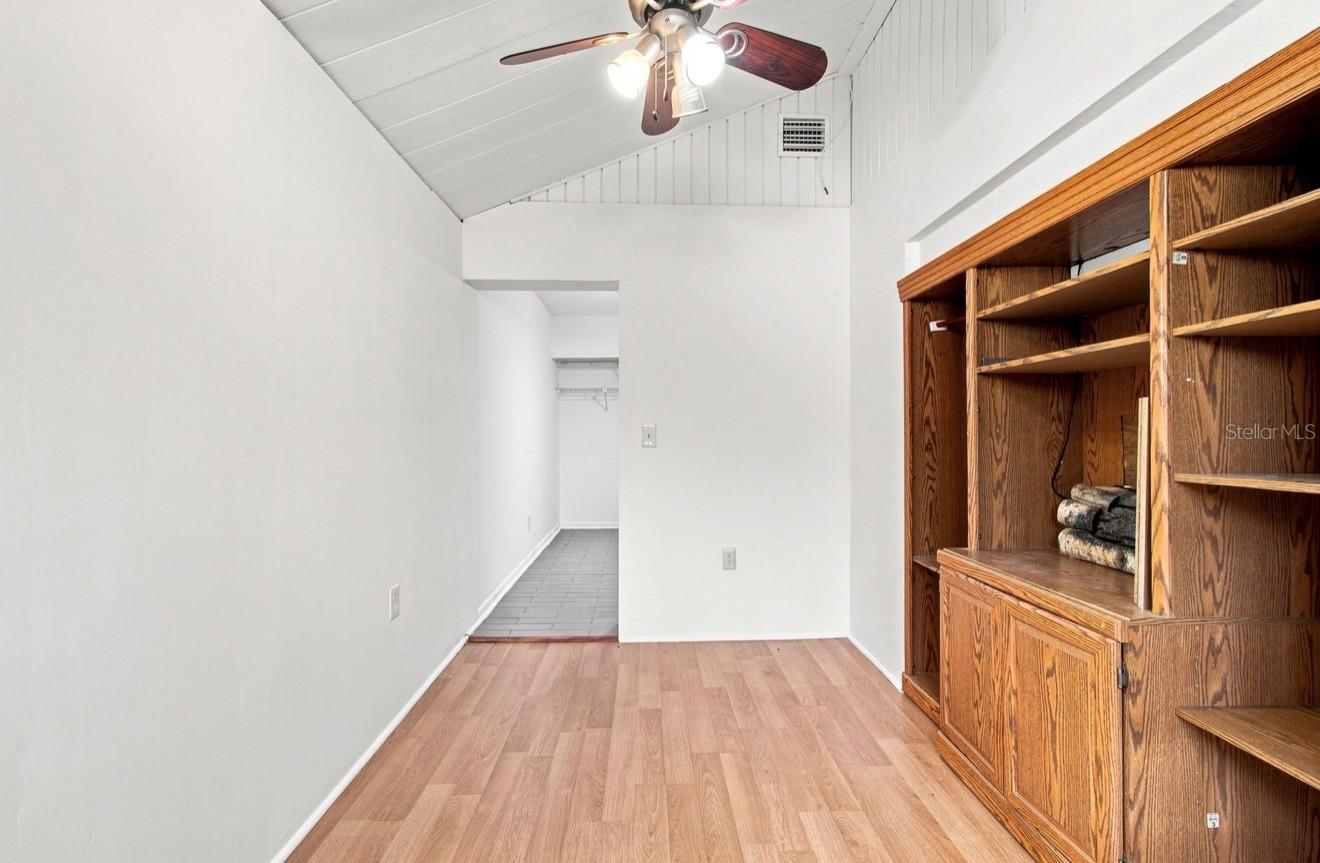 1932 GREGORY DR — photo 41