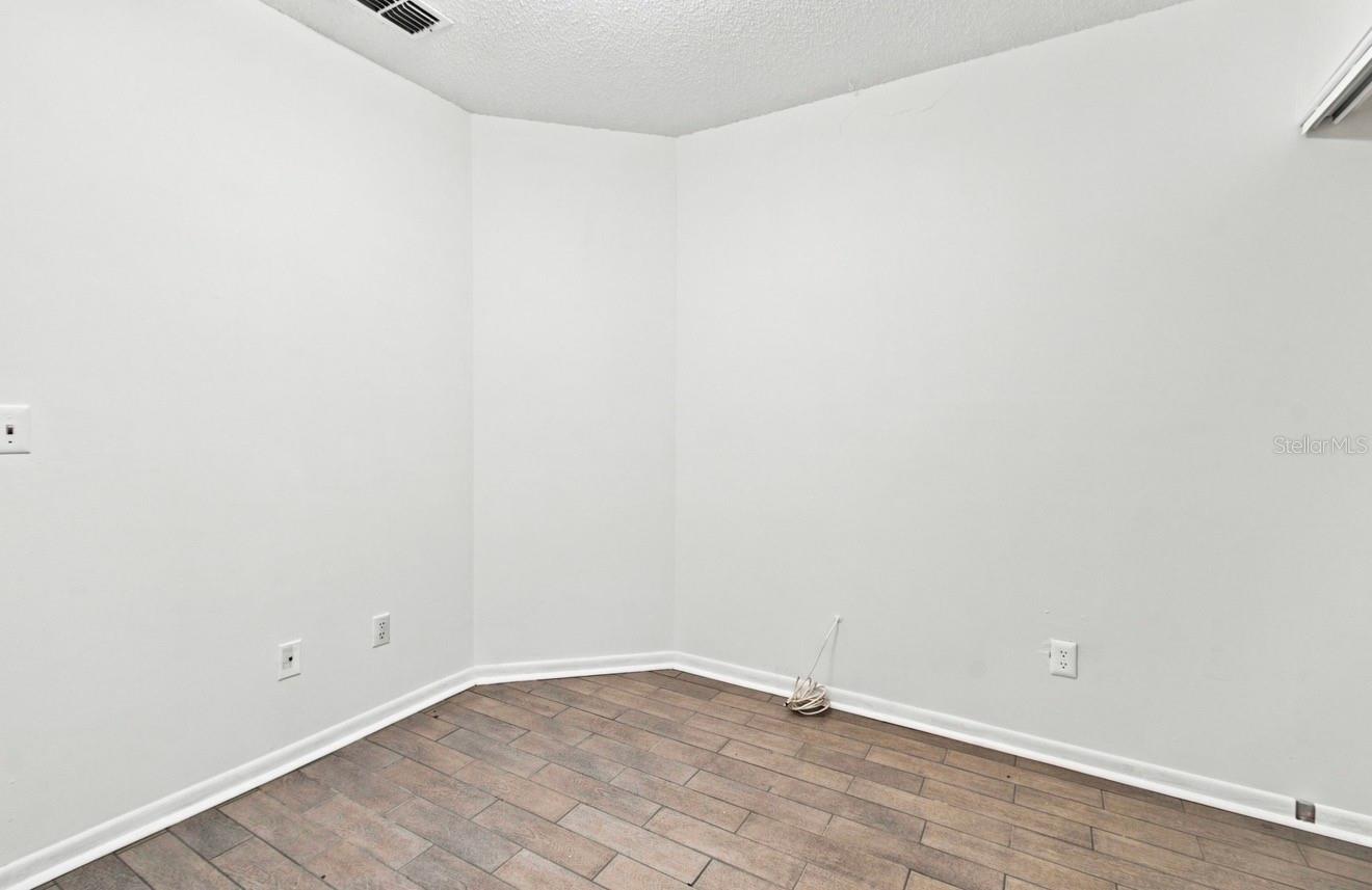 1932 GREGORY DR — photo 25