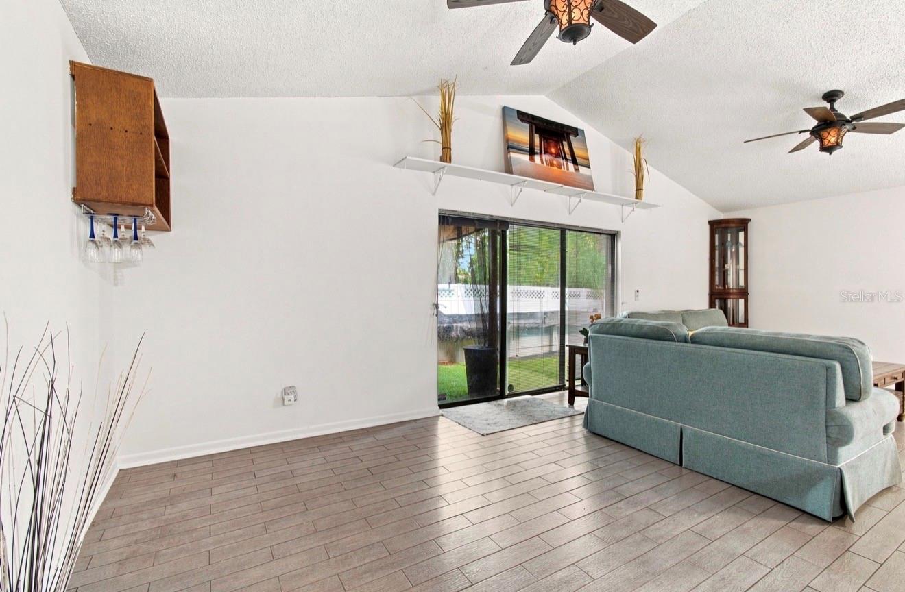 1932 GREGORY DR — photo 16