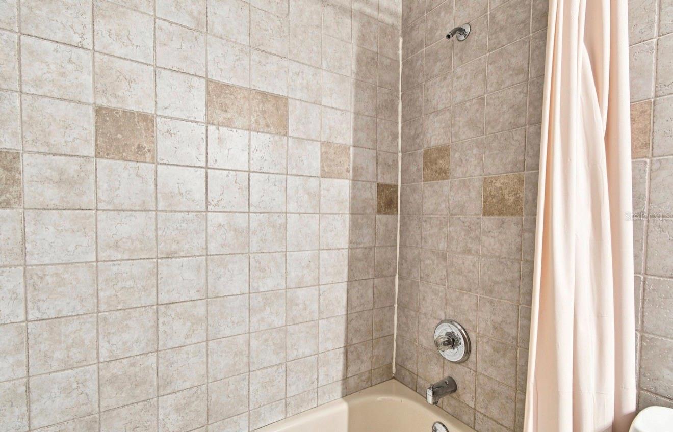 1932 GREGORY DR — photo 30
