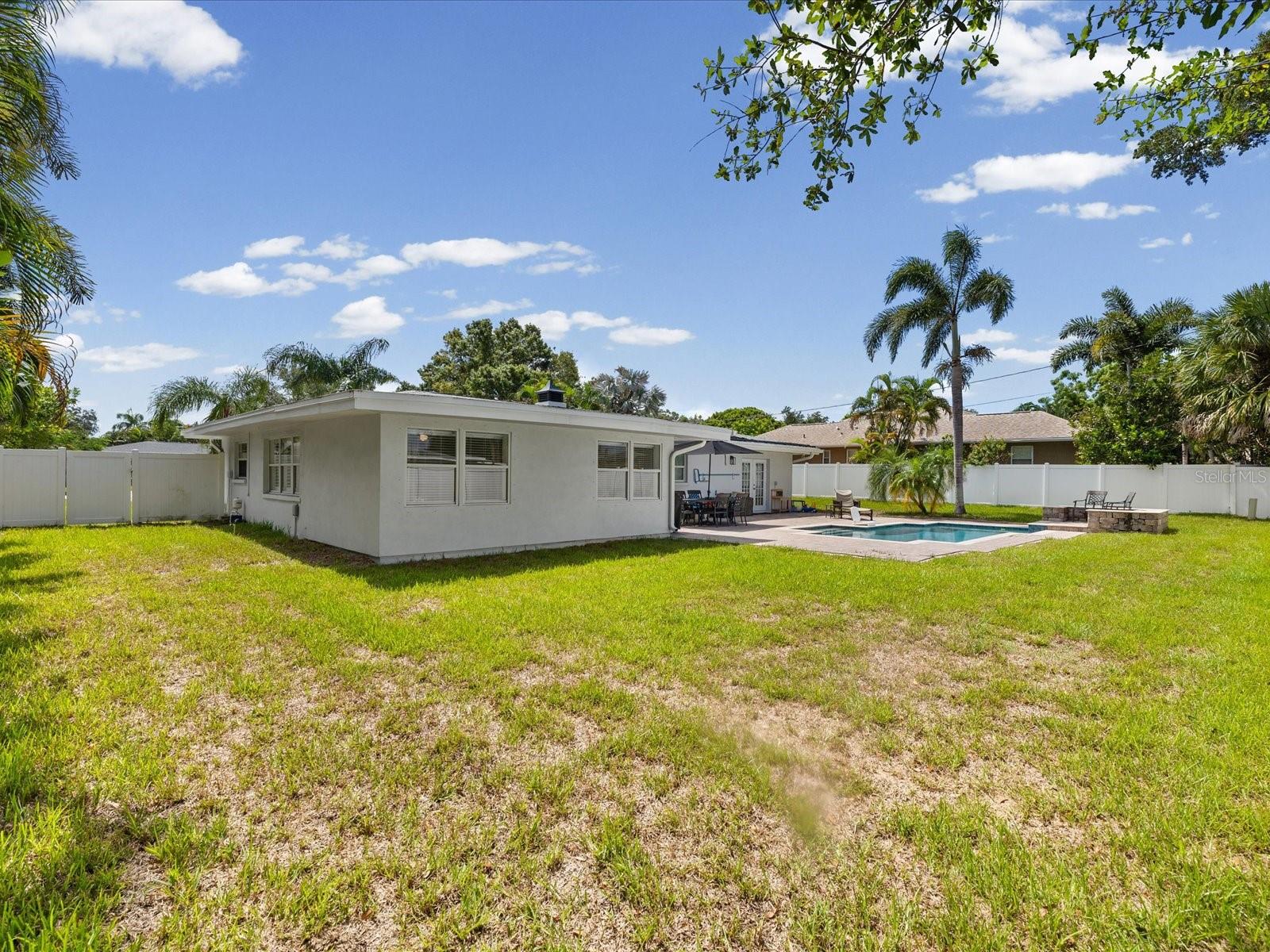 118 LIVE OAK LN — photo 30