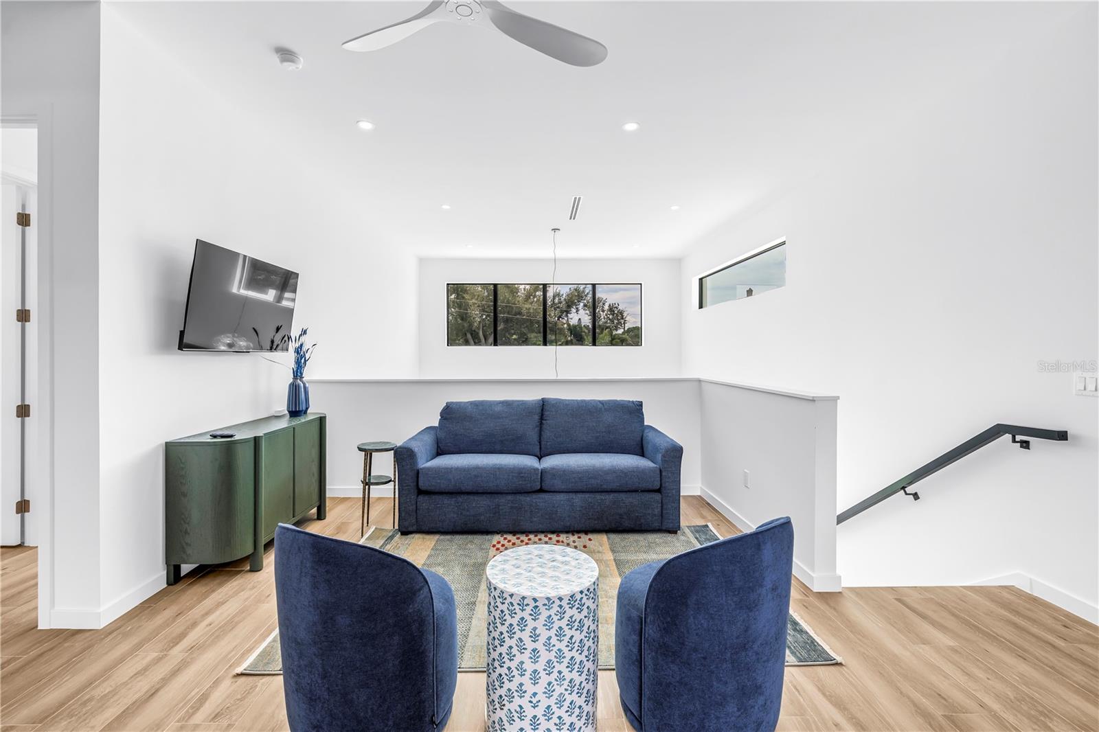 2345 TEMPLE ST — photo 49