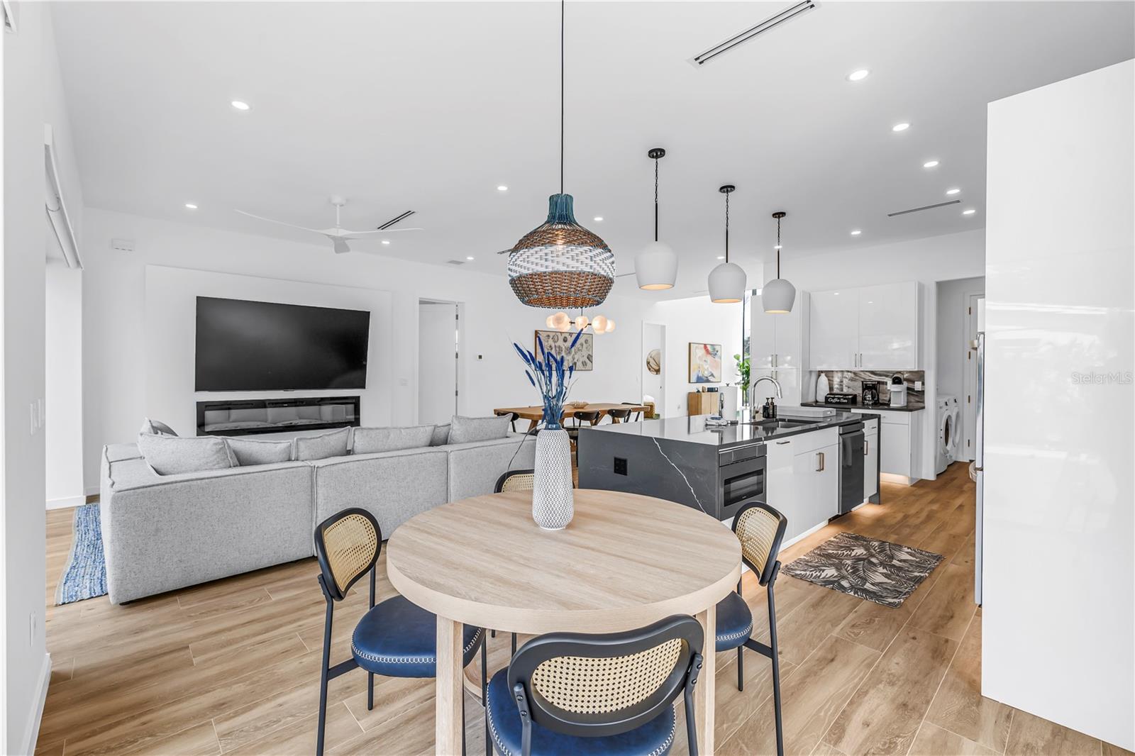 2345 TEMPLE ST — photo 15