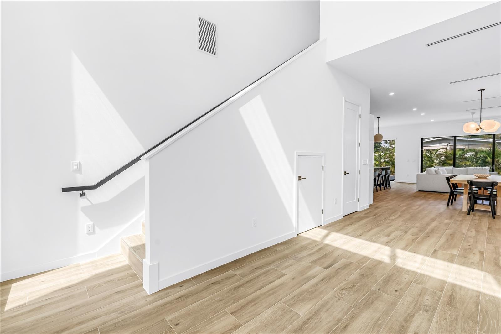 2345 TEMPLE ST — photo 44
