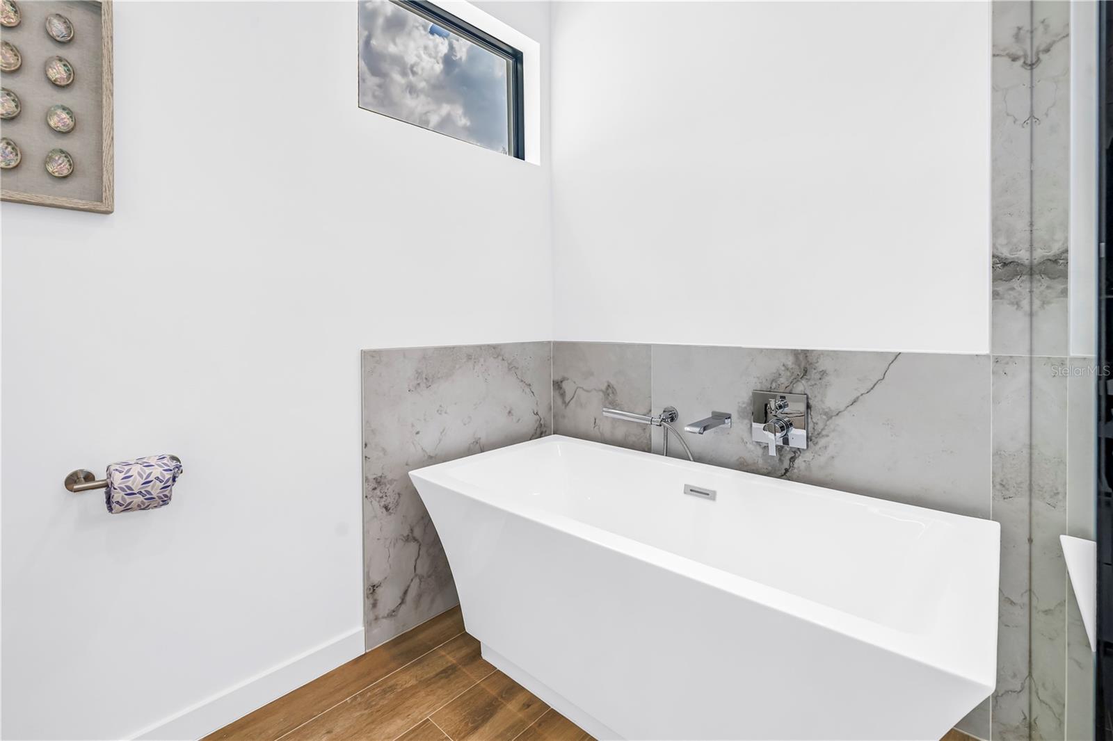2345 TEMPLE ST — photo 40