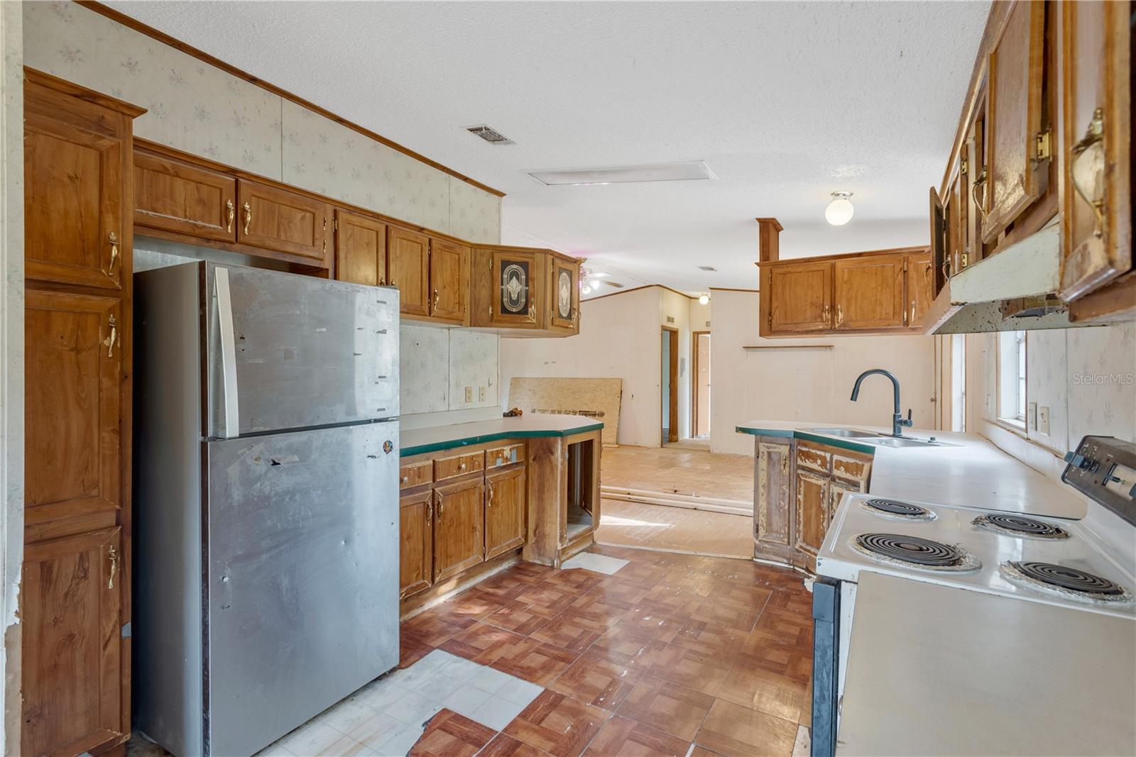 11620 E BAY RD — photo 3