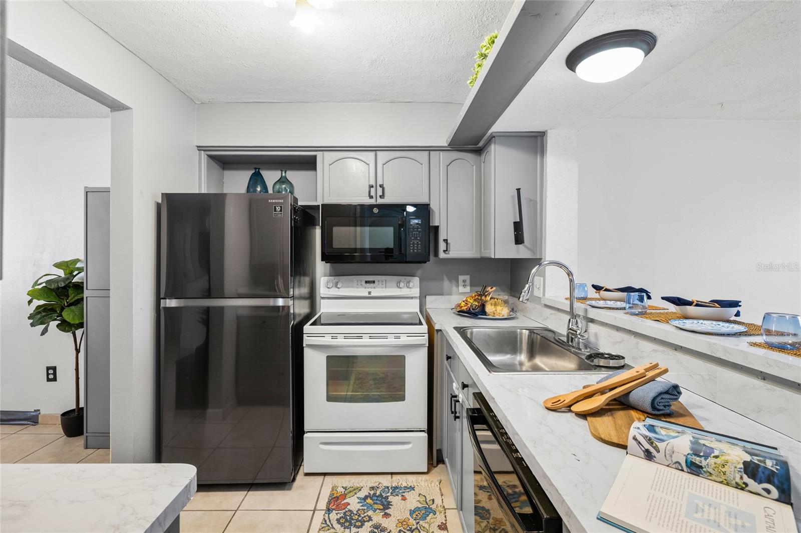 4038 CORTEZ DR #B — photo 16